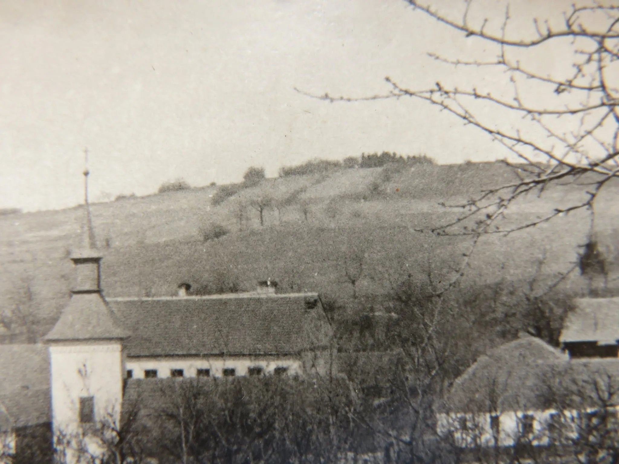 Kostel sv. Jakuba Staršího v Rašově na historické fotografii